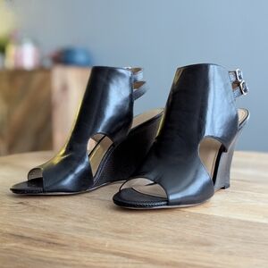 Ann Taylor Maura Peep Toe Wedge, Size 10